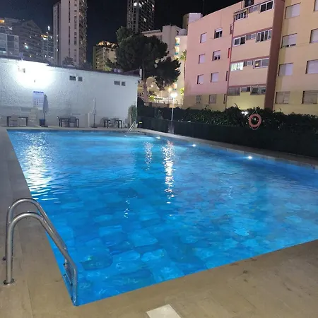 Kalifornia Piscina, Terraza, Parking Y Wifi Rapido 貝尼多姆